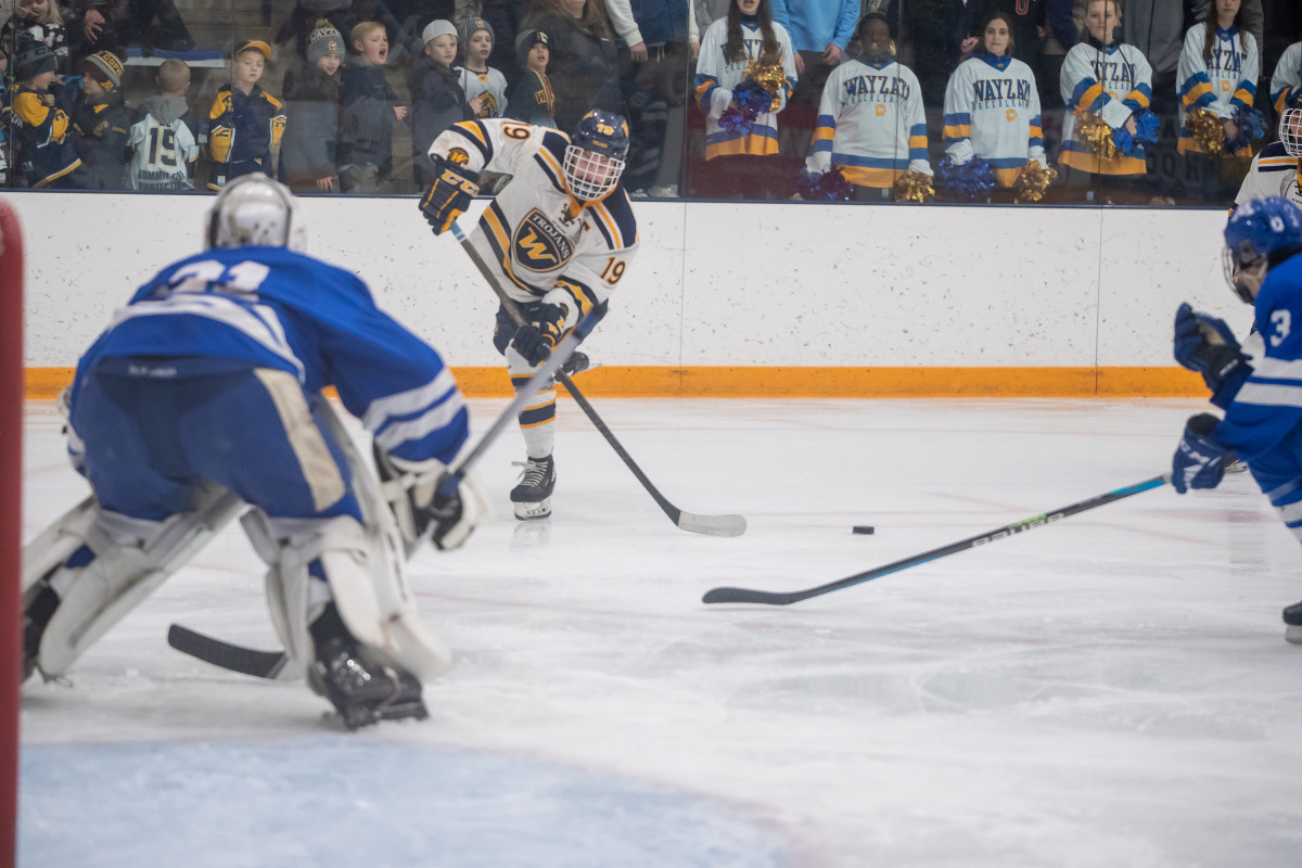 Minnetonka vs Wayzata Feb2-23 Earl Ebensteiner38